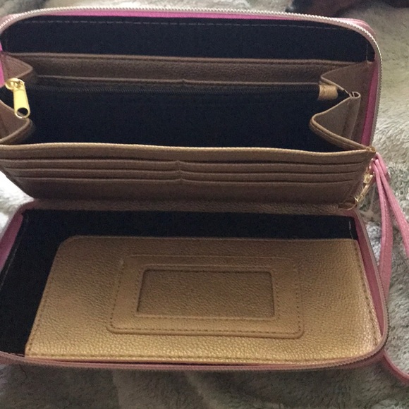 Bubblegum pink Betsey Johnson wristlet SOLD - Picture 6 of 7